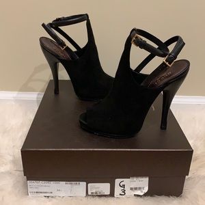 Gucci gorgeous open toe pumps size 36.5/110M only use once. W/box n dust bag.